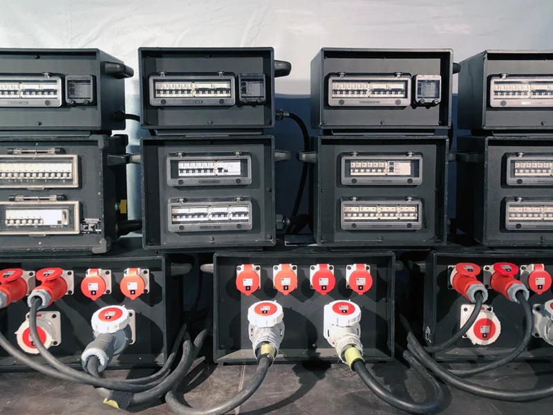 Ausrüstung und Service mieten Berlin – Stromverteiler und Kabelmaterial von WEMME Events