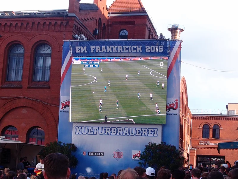 Videotechnik mieten Berlin – LED-Wand bei einem Public Viewing von WEMME Events